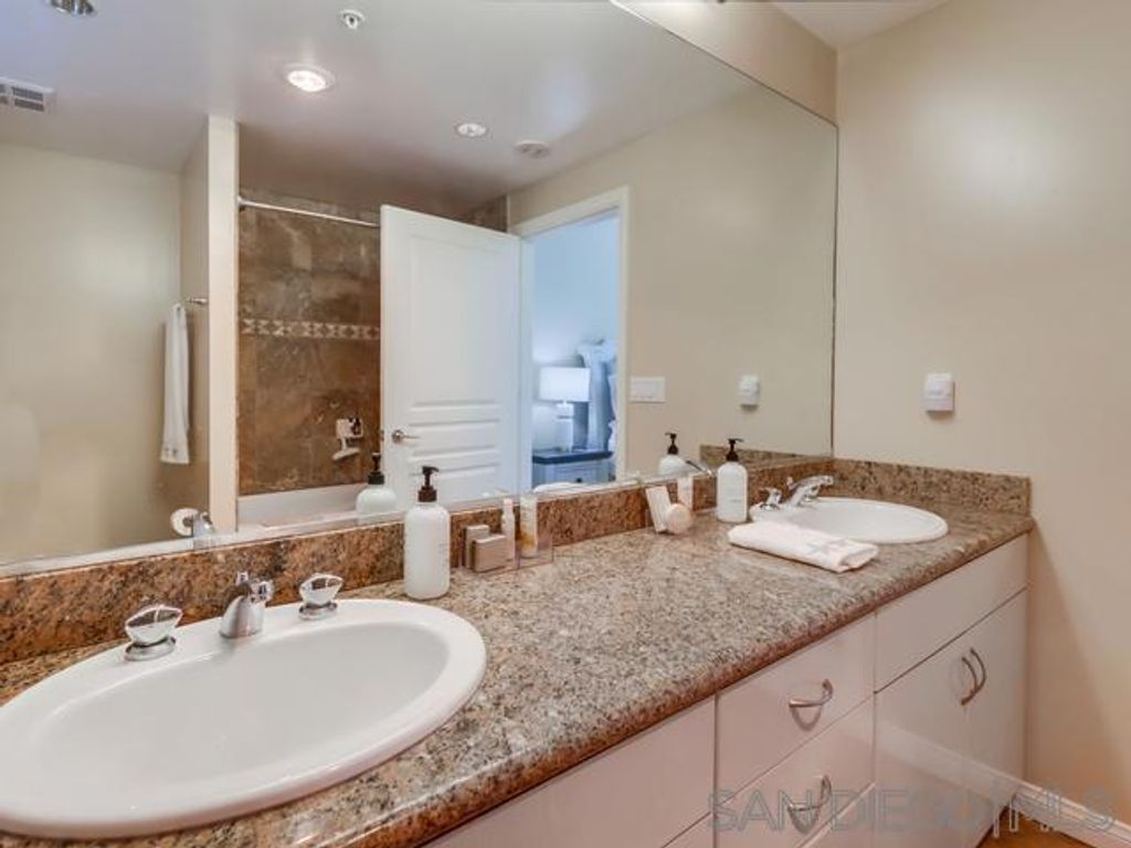 Image 36 of property listing at 555 Front St 205, San Diego, CA 92101