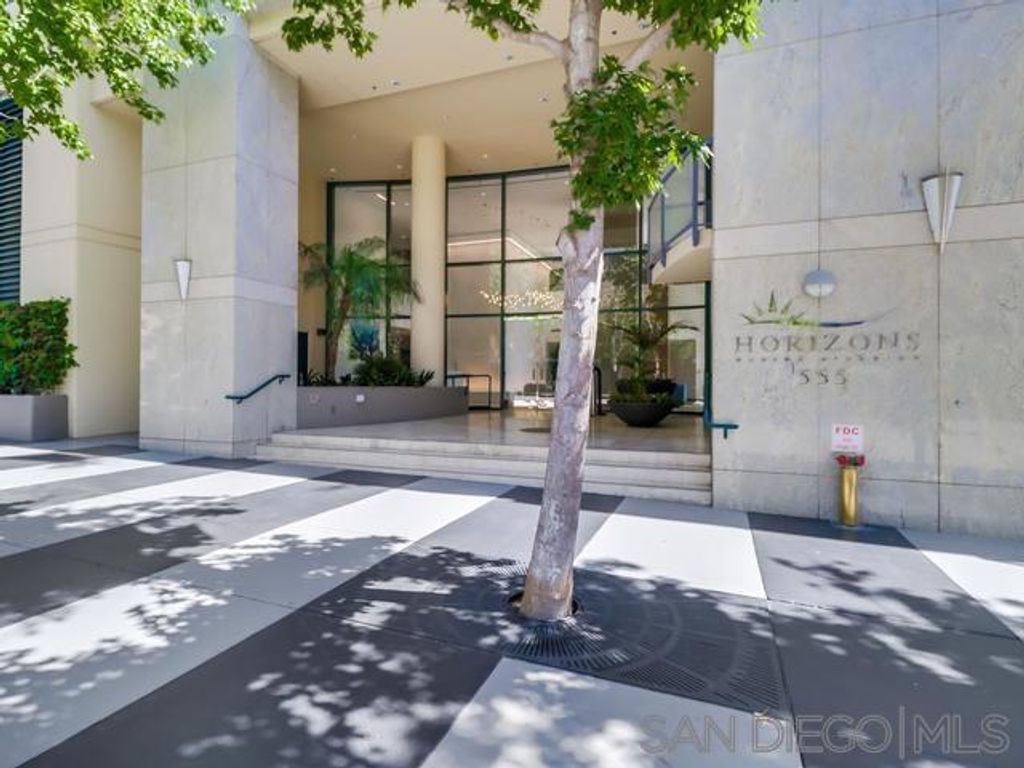 Image 4 of property listing at 555 Front St 205, San Diego, CA 92101