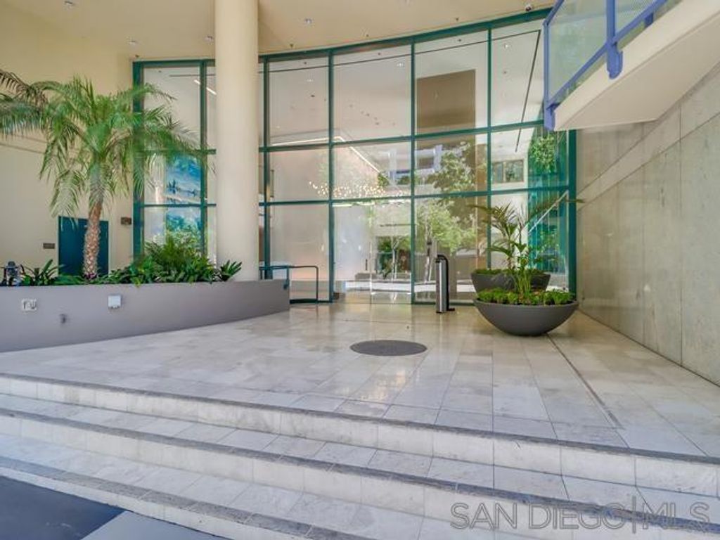 Image 5 of property listing at 555 Front St 205, San Diego, CA 92101