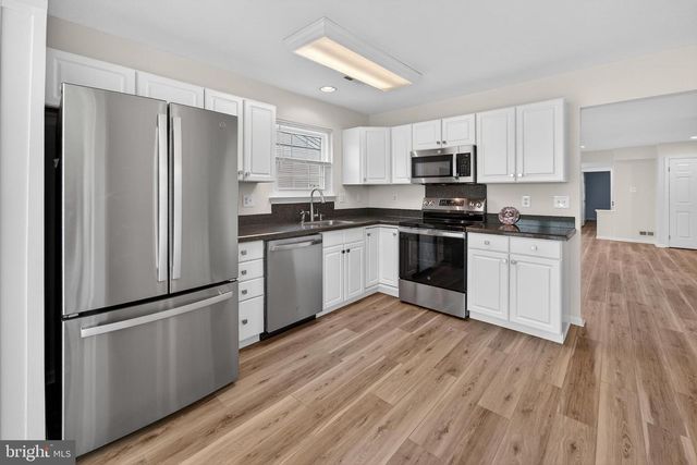 12 YARROW PL, Mount Laurel, NJ 08054