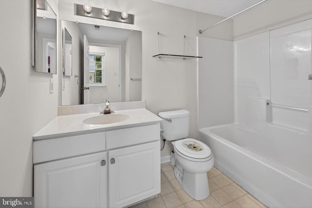 12 YARROW PL, Mount Laurel, NJ 08054