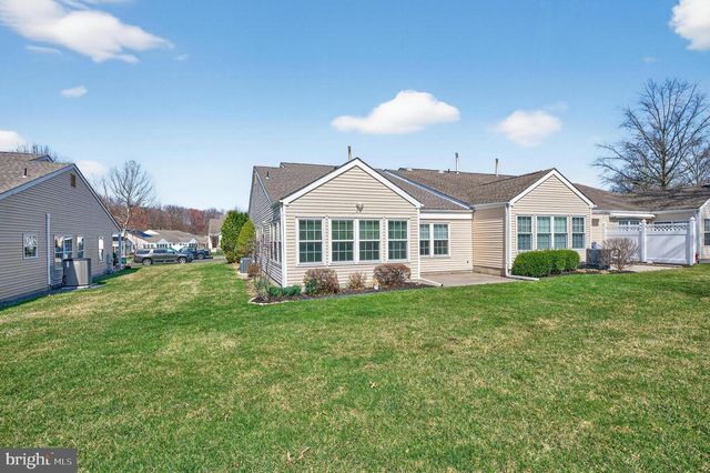 12 YARROW PL, Mount Laurel, NJ 08054