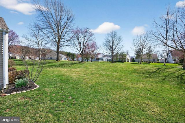 12 YARROW PL, Mount Laurel, NJ 08054