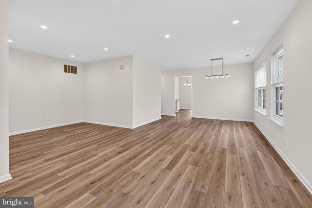 12 YARROW PL, Mount Laurel, NJ 08054