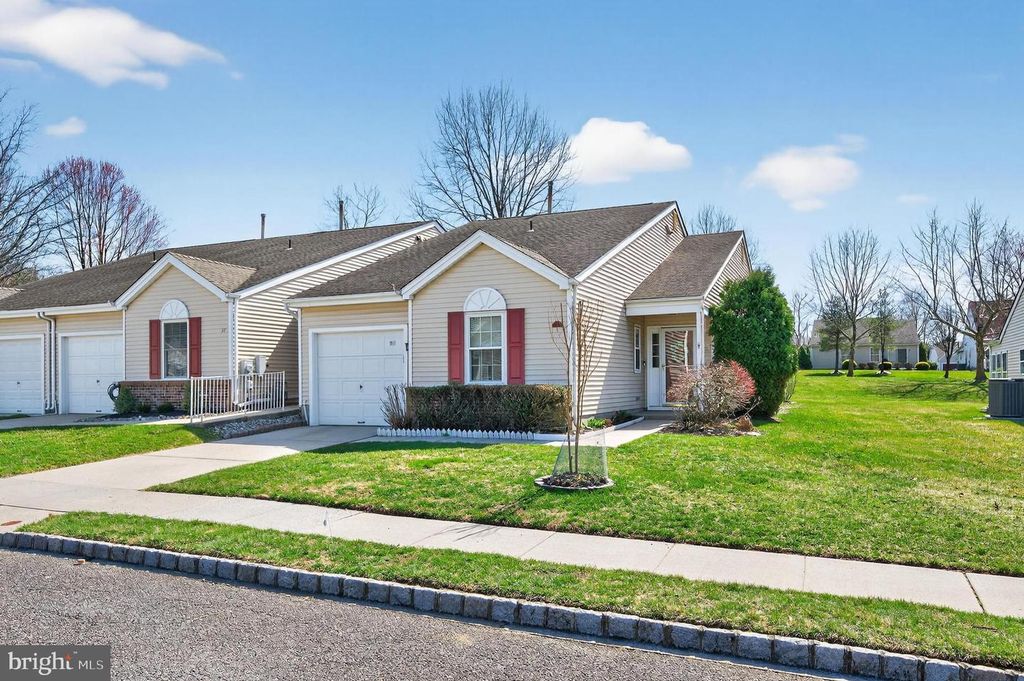 12 YARROW PL, Mount Laurel, NJ 08054