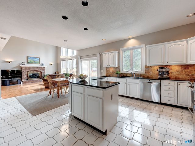 283 Fairway Crossing, Glastonbury, CT 06033