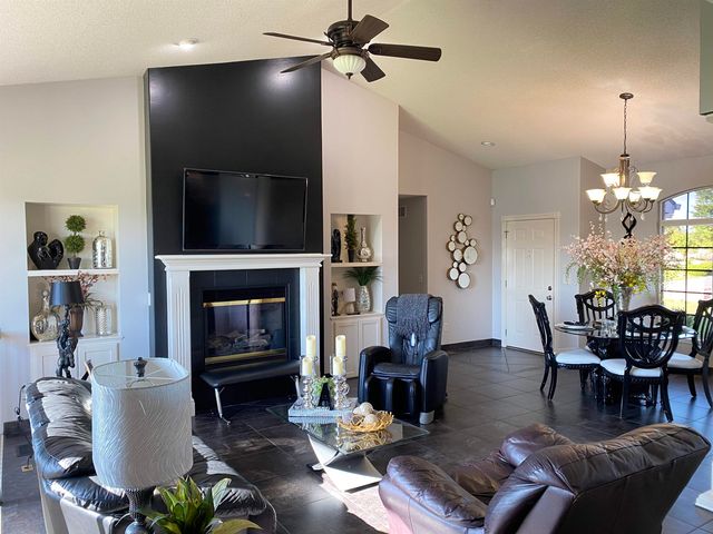 12301 E Zimmerly Ct, Wichita, KS 67207