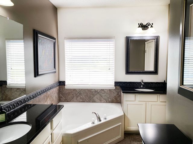 12301 E Zimmerly Ct, Wichita, KS 67207