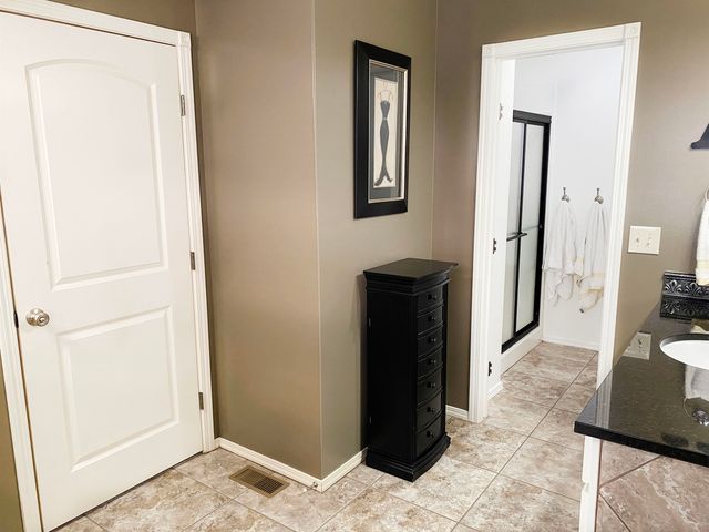 12301 E Zimmerly Ct, Wichita, KS 67207