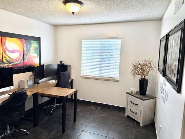 12301 E Zimmerly Ct, Wichita, KS 67207