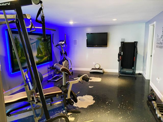 12301 E Zimmerly Ct, Wichita, KS 67207