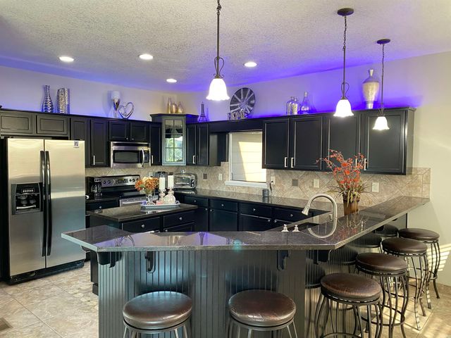 12301 E Zimmerly Ct, Wichita, KS 67207