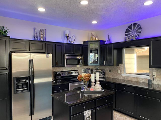 12301 E Zimmerly Ct, Wichita, KS 67207