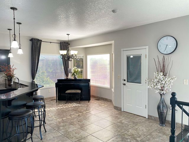 12301 E Zimmerly Ct, Wichita, KS 67207