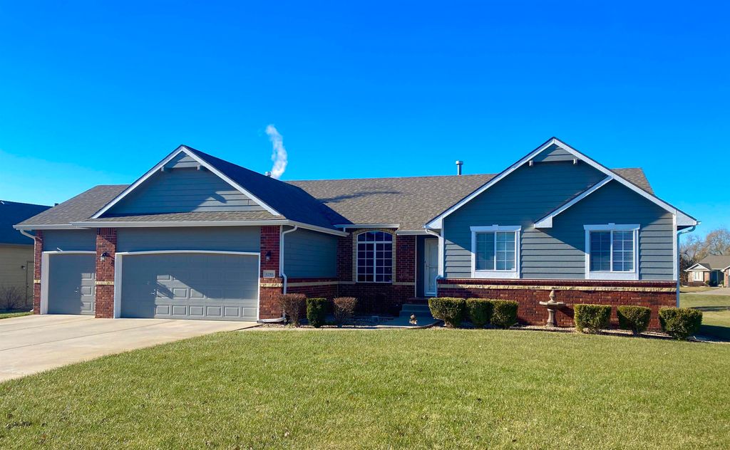 12301 E Zimmerly Ct, Wichita, KS 67207