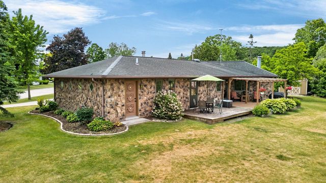 822 Woodland STREET, Plymouth, WI 53073