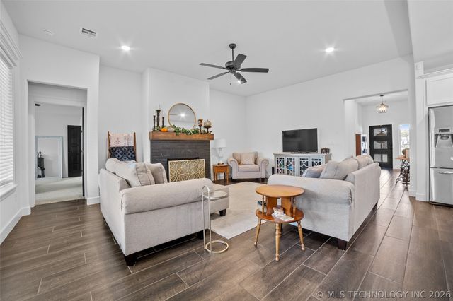 3035 N Dogwood Drive, Catoosa, OK 74015