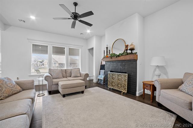 3035 N Dogwood Drive, Catoosa, OK 74015