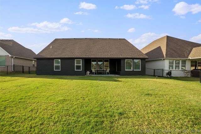 3035 N Dogwood Drive, Catoosa, OK 74015