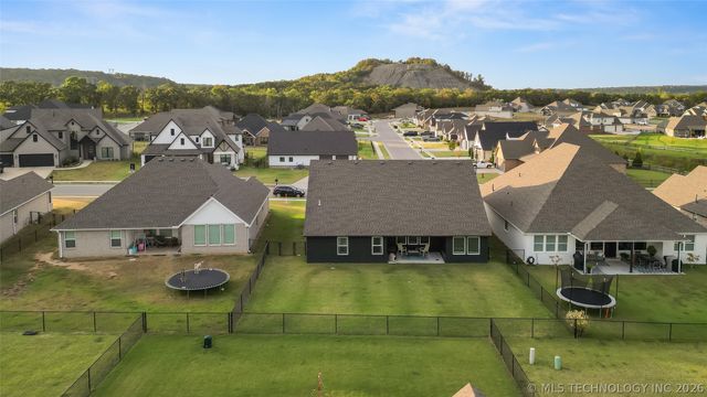 3035 N Dogwood Drive, Catoosa, OK 74015