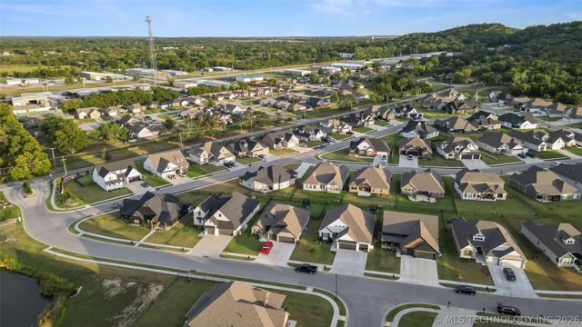 3035 N Dogwood Drive, Catoosa, OK 74015