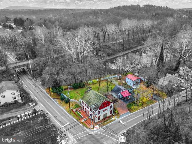 2600 S MARKET ST, Mechanicsburg, PA 17055