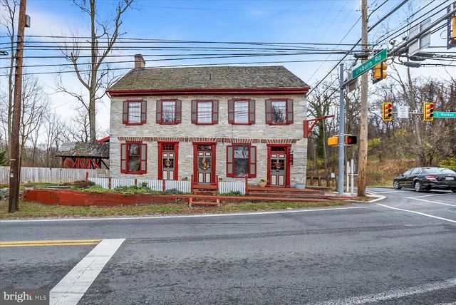 2600 S MARKET ST, Mechanicsburg, PA 17055