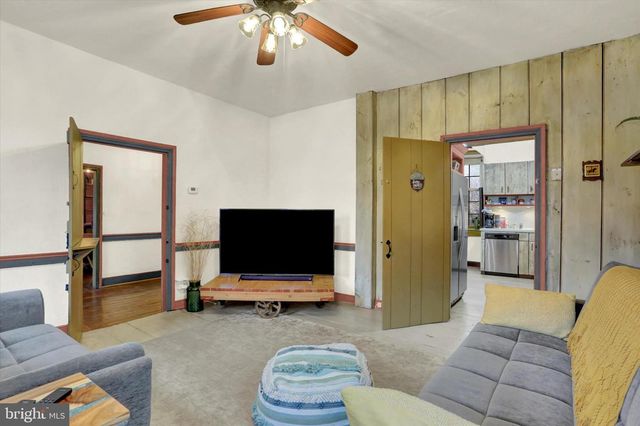 2600 S MARKET ST, Mechanicsburg, PA 17055