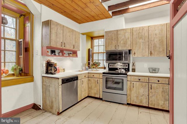 2600 S MARKET ST, Mechanicsburg, PA 17055