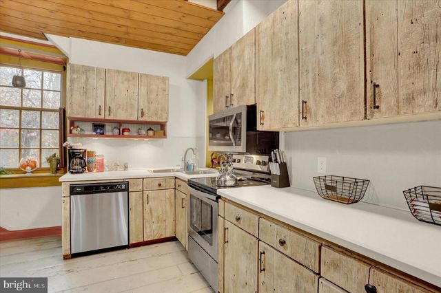 2600 S MARKET ST, Mechanicsburg, PA 17055