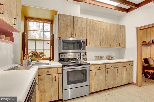 2600 S MARKET ST, Mechanicsburg, PA 17055