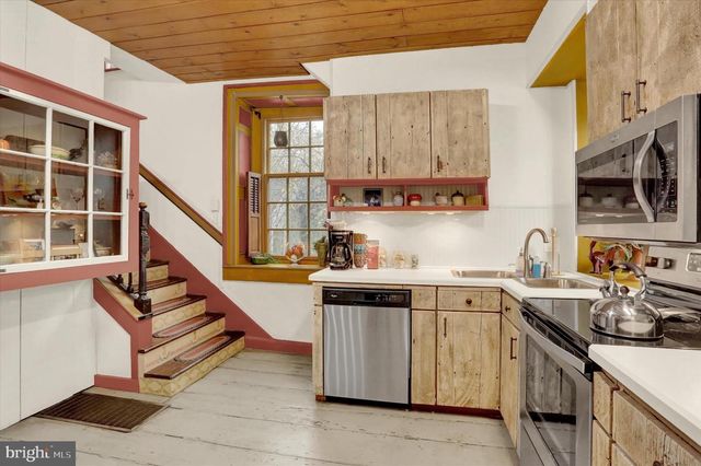 2600 S MARKET ST, Mechanicsburg, PA 17055