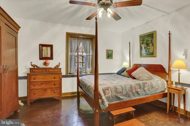 2600 S MARKET ST, Mechanicsburg, PA 17055