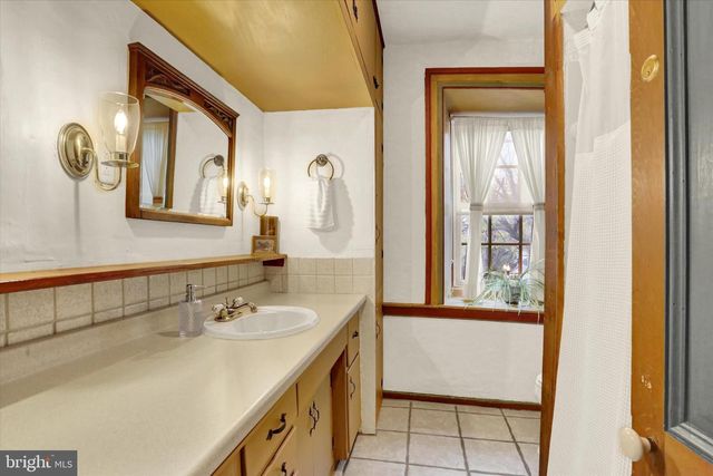 2600 S MARKET ST, Mechanicsburg, PA 17055