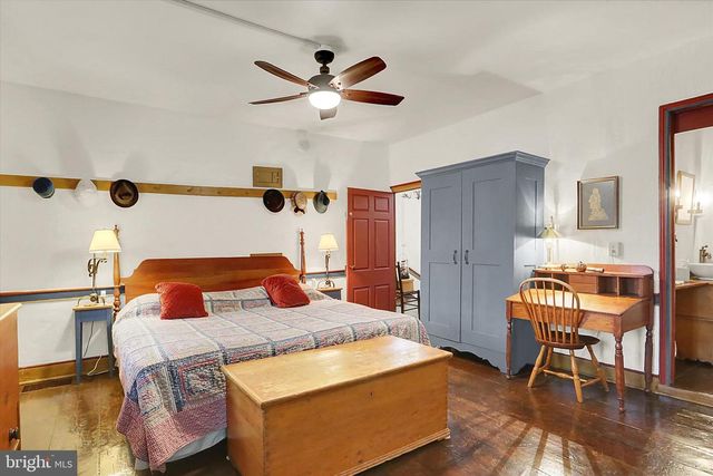 2600 S MARKET ST, Mechanicsburg, PA 17055