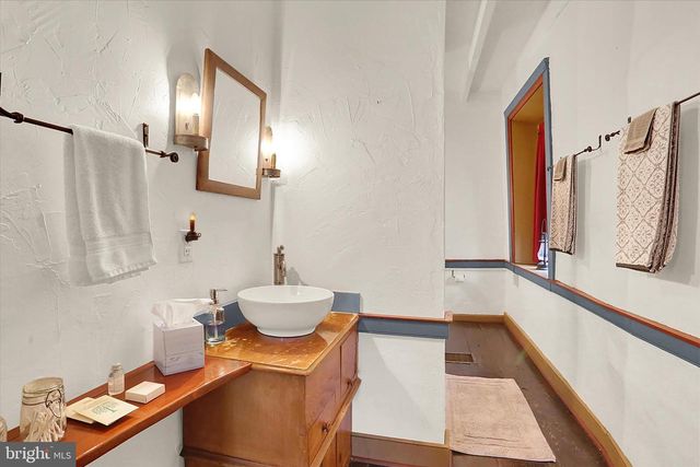 2600 S MARKET ST, Mechanicsburg, PA 17055