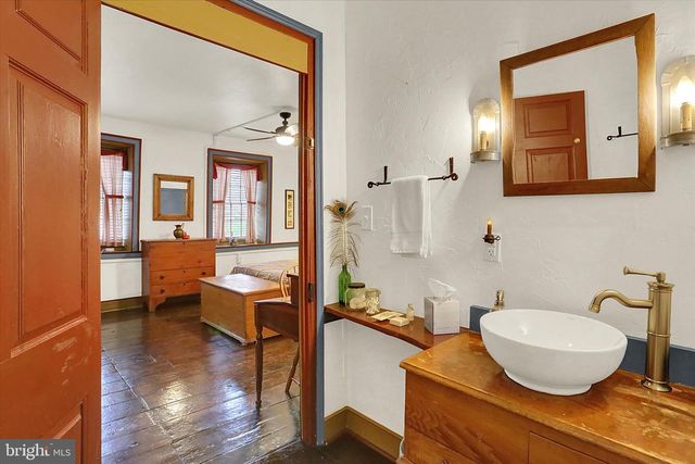 2600 S MARKET ST, Mechanicsburg, PA 17055