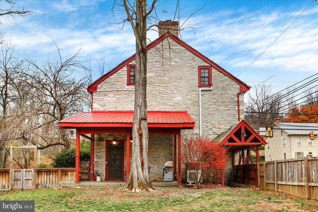 2600 S MARKET ST, Mechanicsburg, PA 17055