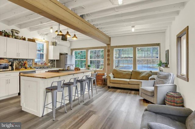 2600 S MARKET ST, Mechanicsburg, PA 17055