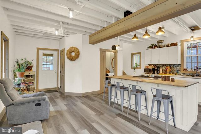 2600 S MARKET ST, Mechanicsburg, PA 17055