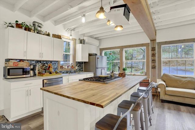 2600 S MARKET ST, Mechanicsburg, PA 17055