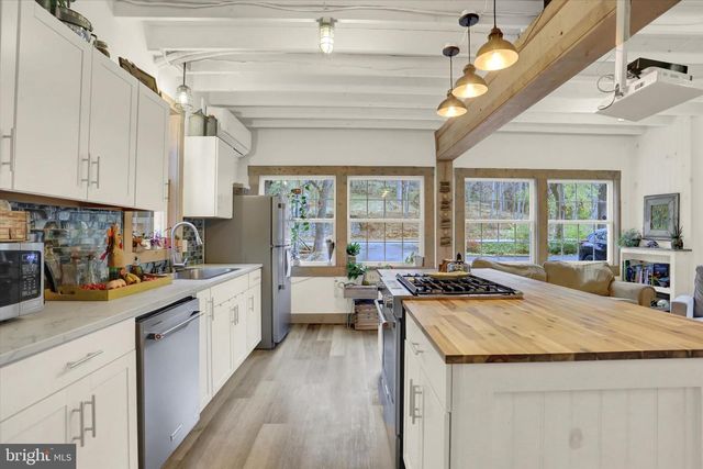 2600 S MARKET ST, Mechanicsburg, PA 17055