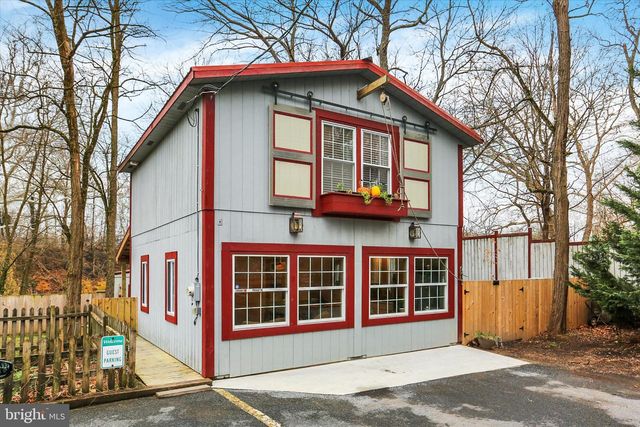 2600 S MARKET ST, Mechanicsburg, PA 17055