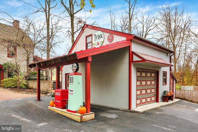 2600 S MARKET ST, Mechanicsburg, PA 17055