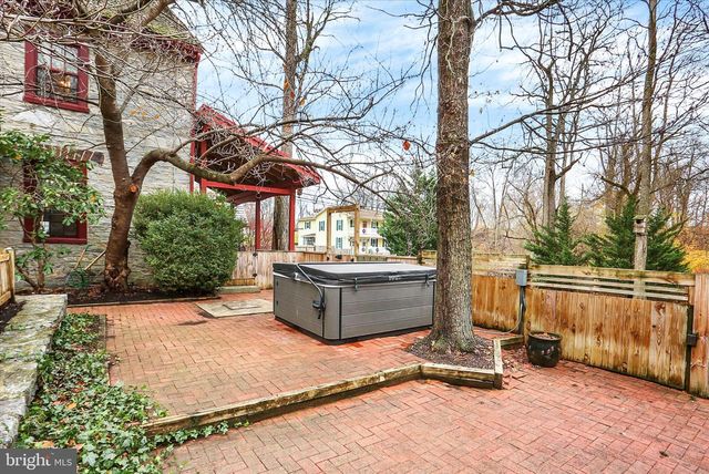 2600 S MARKET ST, Mechanicsburg, PA 17055