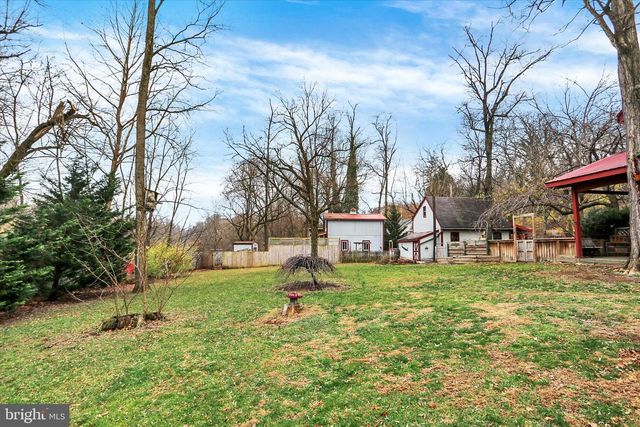 2600 S MARKET ST, Mechanicsburg, PA 17055