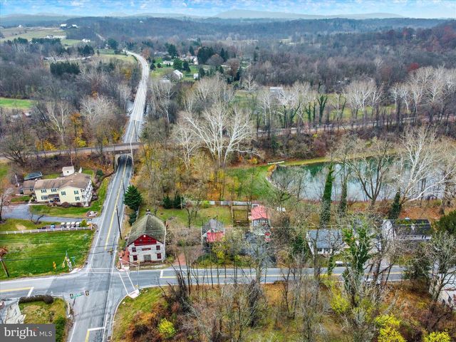 2600 S MARKET ST, Mechanicsburg, PA 17055