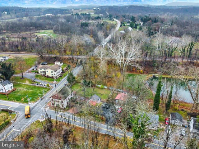 2600 S MARKET ST, Mechanicsburg, PA 17055