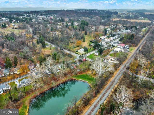 2600 S MARKET ST, Mechanicsburg, PA 17055