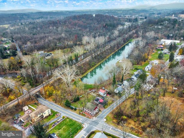 2600 S MARKET ST, Mechanicsburg, PA 17055